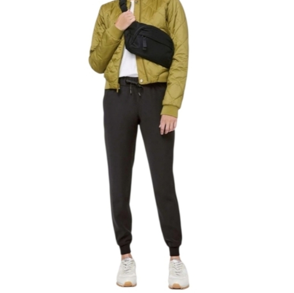 Lululemon On the Fly Luxtreme Black Joggers Women's Size 2 - Picture 1 of 13